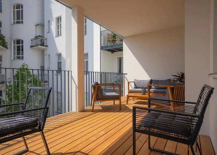 Bright In The Center With A Balcony *